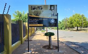 Thee Agolo Guesthouse